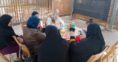 "قومى المرأة بدمياط" يعقد ورشا تدريبية على عمل فانوس رمضان والتثقيف المالى