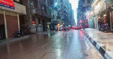 هطول أمطار غزيرة وسط الإسكندرية مع انخفاض فى درجات الحرارة.. فيديو وصور