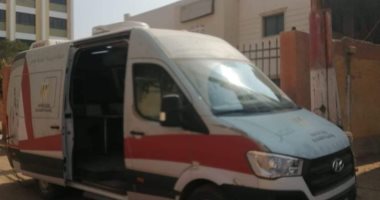 سيارة المركز التكنولوچى المتنقل تقدم خدماتها لأهالى قرية دشطوط ببنى سويف