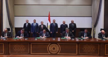 توقيع 3 اتفاقيات بين الحكومة وشركات محلية وعالمية لتصنيع السيارات بمصر
