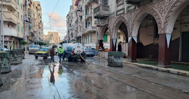 هطول أمطار غزيرة على الإسكندرية وانخفاض درجات الحرارة.. صور