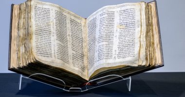 عرض أقدم كتاب مقدس عبرى للبيع فى مزاد سوثبى بسعر يصل إلى 50 مليون دولار