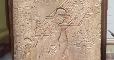 شاهد "نقشا" يعبر عن الحب بين أخناتون ونفرتيتى فى المتحف المصرى