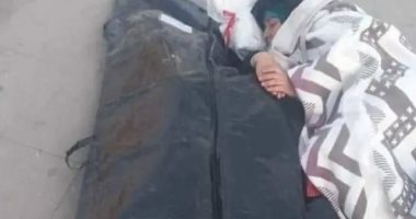 فضلت النوم بجوار جثته.. مشهد مؤثر لأم سورية فقدت ابنها فى الزلزال