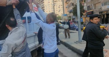 حملة لإزالة الإشغالات والتعديات والتصدى للمخالفات بالإسكندرية.. صور