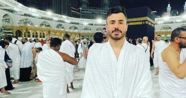 محمود الونش يؤدى مناسك العمرة بصحبة شقيقه.. صور
