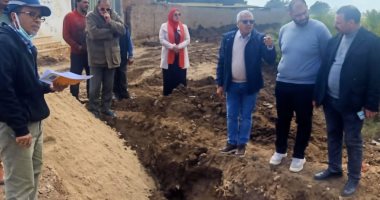 رئيس شركة مياه المنوفية يتفقد مشروع الصرف الصحى بقرية البندارية فى تلا