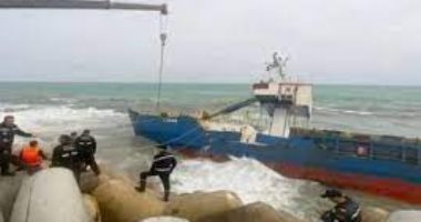 جنوح سفينة تجارية قبالة المغرب وجهود لإنقاذ طاقمها.. فيديو 