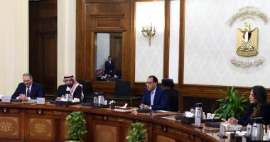 السعودية نيوز | 
                                            السفير السعودى خلال لقائه رئيس الوزراء: نناقش ضخ مزيد من الاستثمارات فى مصر 
                                        