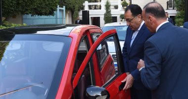 رئيس الوزراء يعقد اجتماعًا لاستعراض مشروع تصنيع سيارة كهربائية مصرية.. صور