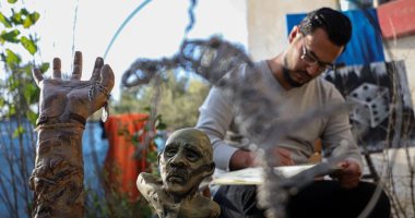 تتحدى القيود والعزلة.. شاهد أعمال الفنان الفلسطينى شريف سرحان من غزة