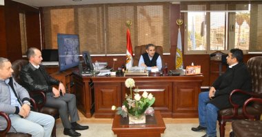 محافظ الغربية يناقش مع مديرى المصرية للاتصالات ملف التحول الرقمى