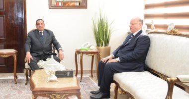 وزير التنمية المحلية يتابع مع محافظ القاهرة منظومة المخلفات الصلبة ومشروعات الخطة الاستثمارية