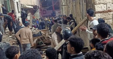مصرع 3 أشخاص وإصابة طفل إثر انهيار عقار بمنطقة الجمرك في الإسكندرية.. بالأسماء 