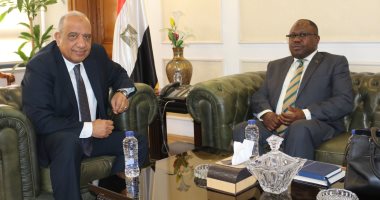 وزير قطاع الأعمال العام يستقبل سفير زامبيا بالقاهرة لبحث تعزيز التعاون الاقتصادى
