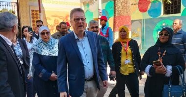 سفير ألمانيا بالقاهرة يتابع مشروعات الوكالة الألمانية للتعاون الدولى بمدارس أسوان