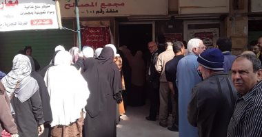 إقبال المواطنين على الشراء من منافذ "أهلا رمضان" بشمال سيناء