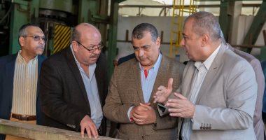 وزير الإنتاج الحربى يجرى جولة مفاجئة لمصنع حلوان للصناعات الهندسية  