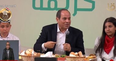 الرئيس السيسي: الحكومة مش فى الناحية التانية من الشعب.. ومسئوليها من أهالينا