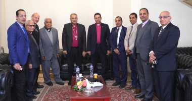 قادة المذاهب الإنجيلية بمصر يهنئون رئيس الطائفة بعد فوزه فى الانتخابات