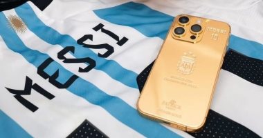 ميسى يهدى نجوم الأرجنتين هواتف ذهبية احتفالاً بلقب كأس العالم 