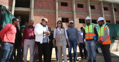 وزيرة الثقافة ومحافظ أسوان يتفقدان أعمال تطوير قصر أسوان ومكتبة "مصر العامة"