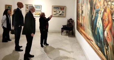 سفير فرنسا والقنصل العام وزوجتاهما يزورون معرض مدرسة الإسكندرية.. صور