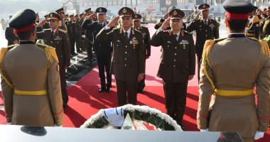 الرئيس السيسى ينيب وزير الدفاع لوضع إكليل زهور على النصب التذكارى