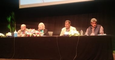 أعضاء لجنة تحكيم جائزة فاروق حسنى يستعرضون أصول فن التصوير بندوة بالأوبرا.. صور – منوعات