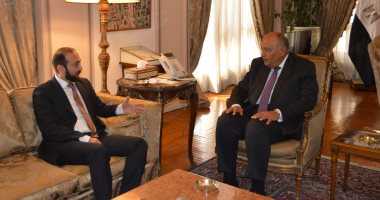 وزير الخارجية يؤكد موقف مصر الثابت بشأن أهمية حل النزاعات سلميا
