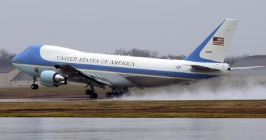 بوليتيكو: البيت الأبيض يشكو من سرقة أطباق طائرة الرئاسة ويتهم الصحفيين