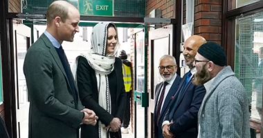 كيت ميدلتون بالحجاب فى زيارة لمركز إسلامى غرب لندن مع الأمير ويليام.. صور