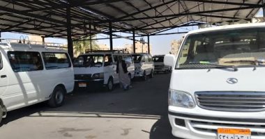 محافظ جنوب سيناء يشيد بأعمال تطوير موقف سيارات الأجرة برأس سدر 