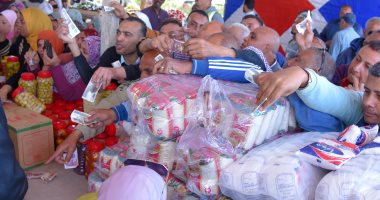 محافظ الإسكندرية يفتتح معرض "أهلا رمضان" لبيع السلع بأسعار مخفضة.. صور