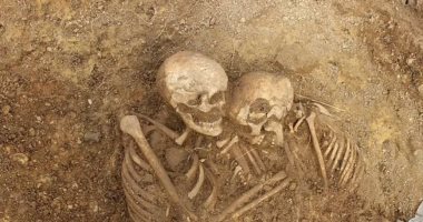 اكتشاف مقبرة امرأة أرستقراطية يعود تاريخها إلى 1600 عام فى بريطانيا