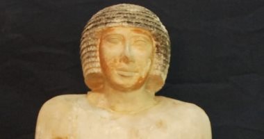 تمثال رئيس الأطباء خلال عصر الأسرة الفرعونية الخامسة..تعرف على مكان عرضه