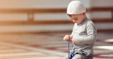 رمضان بيعلمنا.. كيفية غرس قيمة العبادة للطفل في الشهر الكريم