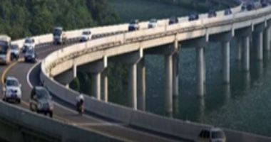 عجائب البنية التحتية.. تجربة قيادة السيارات وسط النهر فى الصين.. فيديو