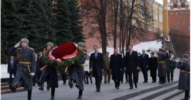 الرئيس السورى يضع إكليلا من الزهور على ضريح الجندى المجهول فى موسكو
