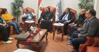 كاهن الكنيسة السريانية الأرثوذكسية في مصر يستقبل وزير الصحة الأسبق