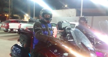 "هيثم وأحمد" عائدون من العمرة على دراجة بخارية يروون تفاصيل رحلة الـ 25 يوما.. فيديو