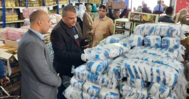 رئيس مدينة أشمون يتفقد منفذ "أهلاً رمضان" لبيع السلع بأسعار مخفضة