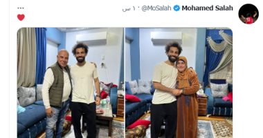 محمد صلاح يلتقط صورا تذكارية مع والده ووالدته فى عيد الأم