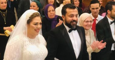كريم أبو الفتح ونهلة طاهر يحتفلان بزفافهما وسط الأهل والأصدقاء.. صور