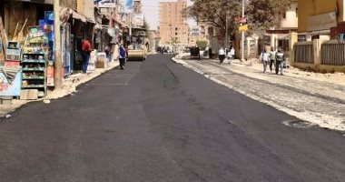 استكمال أعمال رصف شارع "أحمد عنبر" بطهطا فى سوهاج لخدمة تكتل الأثاث