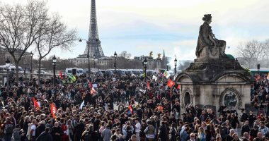 مظاهرات واسعة فى باريس وعدد من المناطق الفرنسية احتجاجا على قانون رفع سن التقاعد
