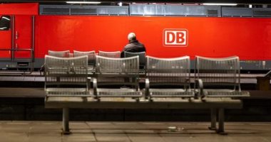 نقابات ألمانيا تعلن عن اضراب فى السكك الحديدية والمطارات وتضرر 380 ألف مسافر