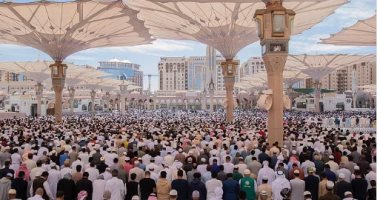 السعودية نيوز | 
                                            إمام المسجد النبوى فى خطبة الفطر: العيد موسم تعزيز وغرس قيمة الألفة والتراحم
                                        