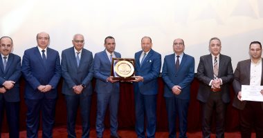 جامعة المنصورة تكرم الكليات والفرق الفائزة بجوائز التميز الحكومى الدورة الثالثة