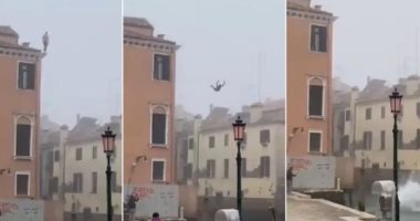 شرطة إيطاليا تحقق فى قفز شخص من الطابق الثالث فى قنوات البندقية.. فيديو